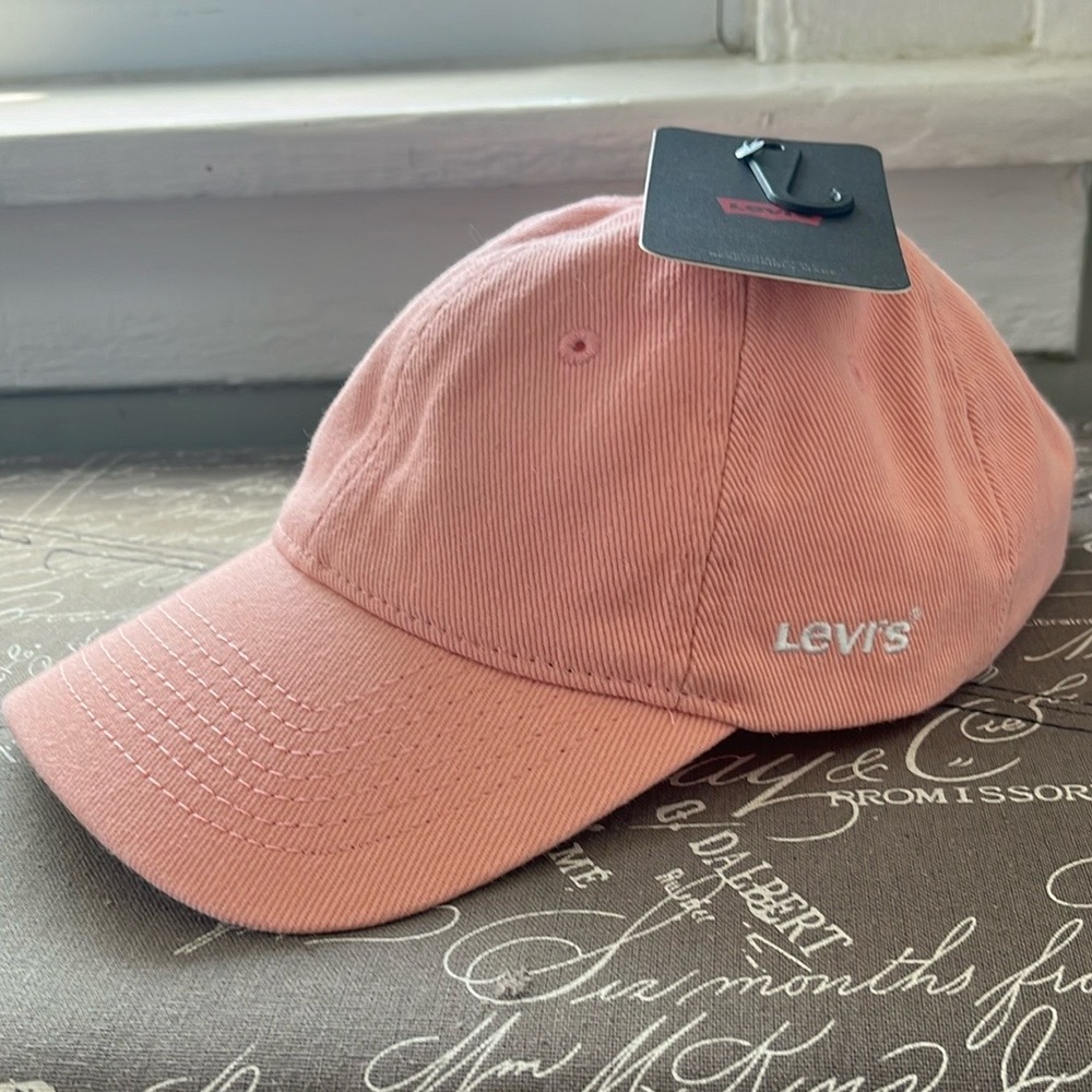 Levi’s Pink Essential Cap